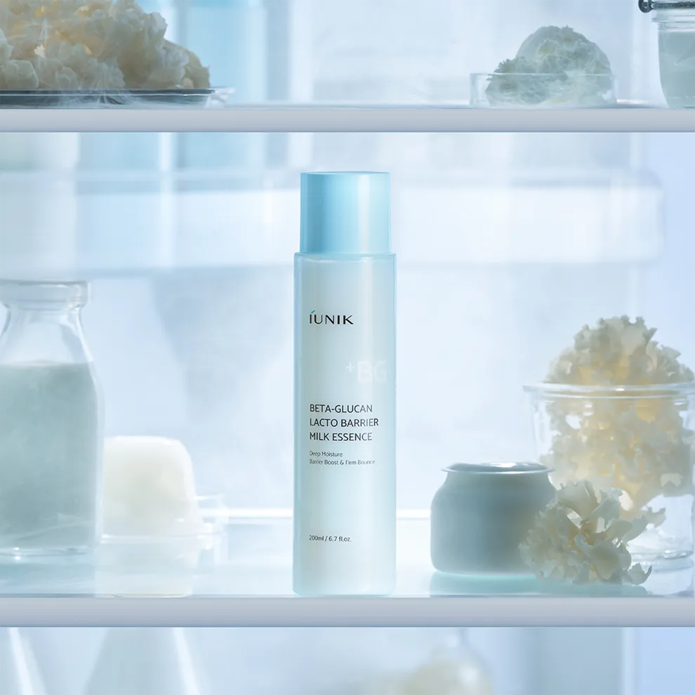 💙 iUNIK Beta-Glucan Lactо Barrier Milk Essence კანისთვის ღრმა დატენიანება + ბარიერის გაძლიერება ერთ პროდუქტში ✨ რძისებრი, მსუბუქი ტექსტურის ესენცია, რომელიც კანს ანიჭებს რბილ, გლუვ და დატენიანებულ იერს. 🩵 Beta-Glucan — ეხმარება კანს ტენიანობის შენარჩუნებაში და ამშვიდებს მშრალ, მგრძნობიარე კანს. 🥛 Milk Essence ტექსტურა — კომფორტულად ნაწილდება კანზე და ტოვებს ნაზ, ელასტიურ შეგრძნებას. 🛡️ Barrier Care — ყოველდღიური მოვლისთვის, განსაკუთრებით მაშინ, როცა კანი გამომშრალი ან დასუსტებულია. ✨ იდეალურია მშრალი, დეჰიდრატირებული და მგრძნობიარე კანისთვის, რომელსაც სჭირდება როგორც დატენიანება, ისე ბარიერის მხარდაჭერა. 200 მლ — დიდი მოცულობა, რომელიც ყოველდღიური გამოყენებისთვის იდეალურია 💙